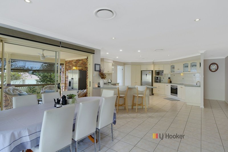 Photo - 15 Mountain View Drive, Woongarrah NSW 2259 - Image 6