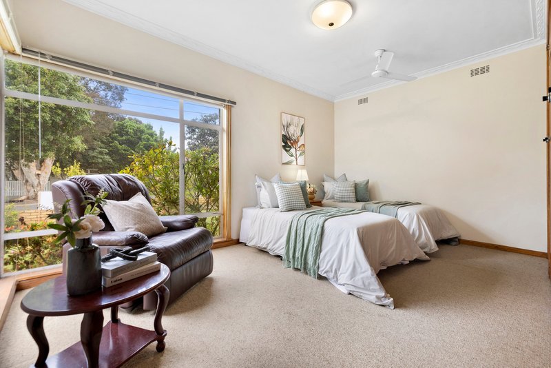 Photo - 15 Munro Avenue, Cheltenham VIC 3192 - Image 11