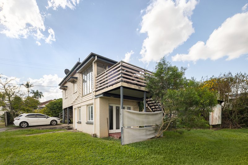 Photo - 15 Murton Avenue, Holland Park QLD 4121 - Image 2