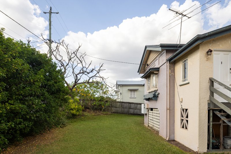 Photo - 15 Murton Avenue, Holland Park QLD 4121 - Image 3