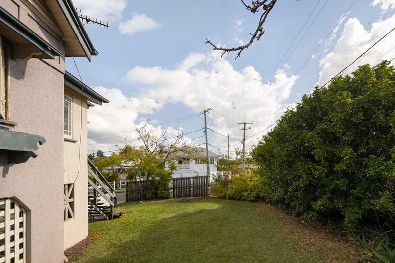 Photo - 15 Murton Avenue, Holland Park QLD 4121 - Image 4
