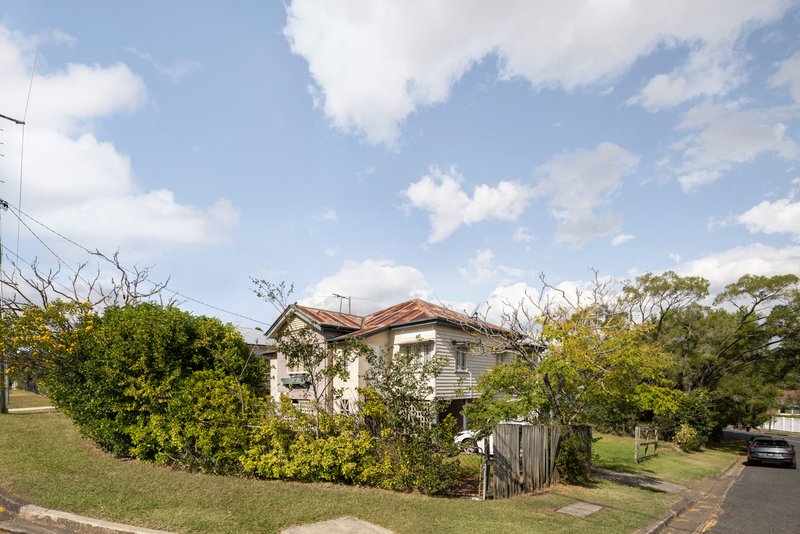 Photo - 15 Murton Avenue, Holland Park QLD 4121 - Image 5