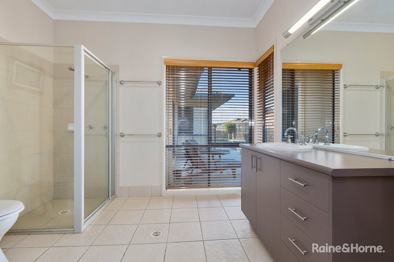 Photo - 15 Mylestom Circle, Pottsville NSW 2489 - Image 11