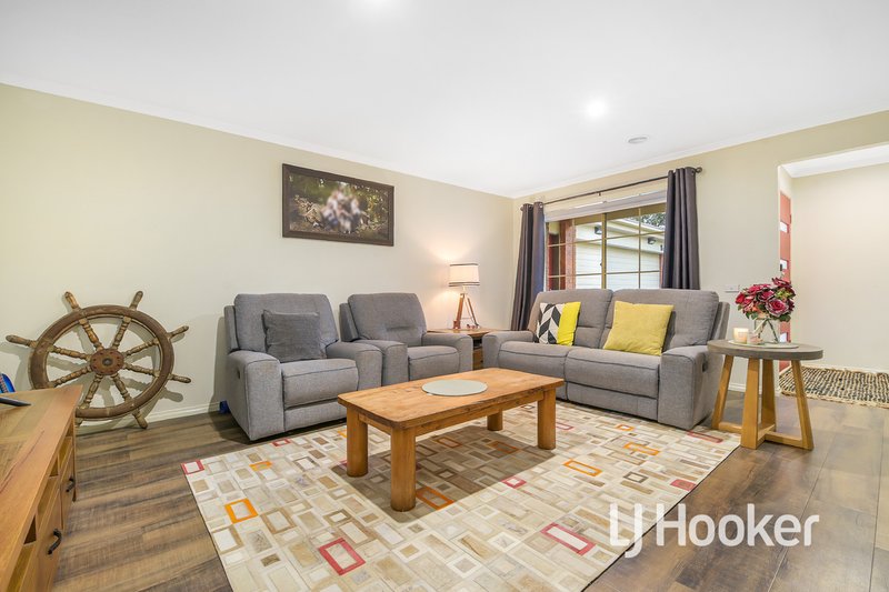 Photo - 15 Nathan Court, Pakenham VIC 3810 - Image 4