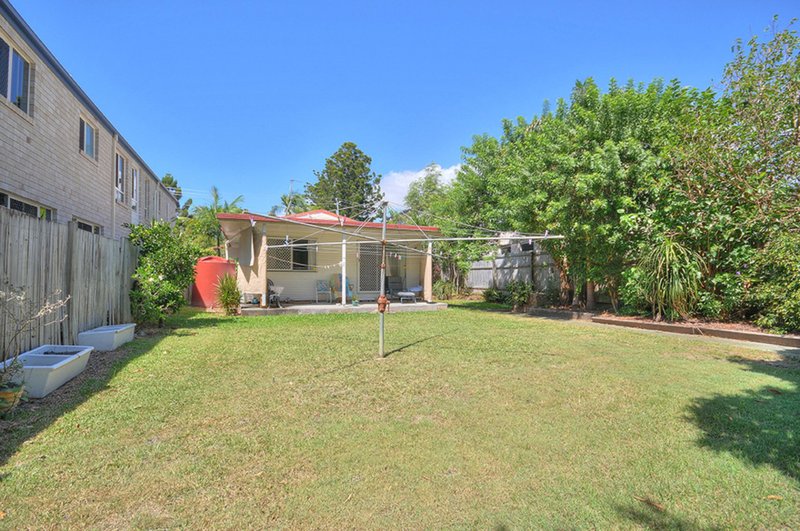 Photo - 15 Nevenia Street, Labrador QLD 4215 - Image 11