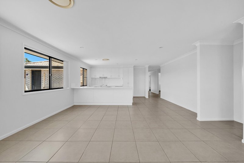 Photo - 15 Newman Drive, Emerald QLD 4720 - Image 5