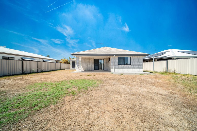 Photo - 15 Newman Drive, Emerald QLD 4720 - Image 16