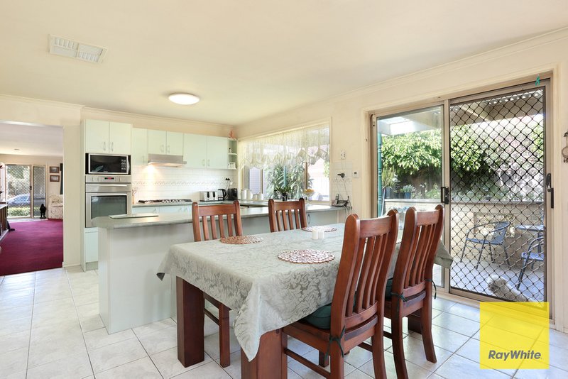 Photo - 15 Newminster Way, Point Cook VIC 3030 - Image 3