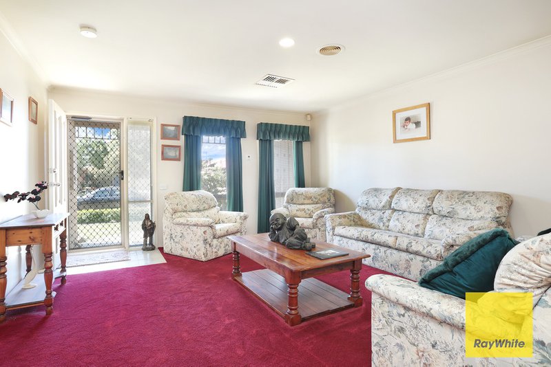 Photo - 15 Newminster Way, Point Cook VIC 3030 - Image 5