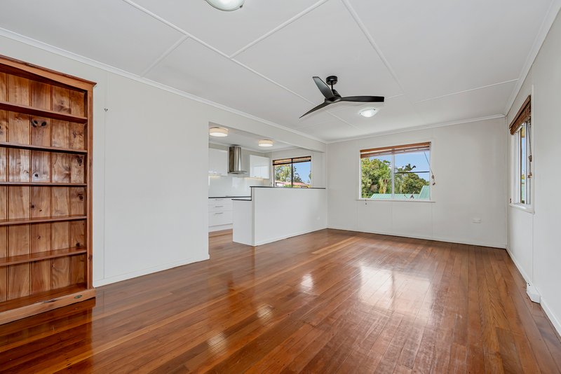 Photo - 15 Nichols Road, Kippa-Ring QLD 4021 - Image 5