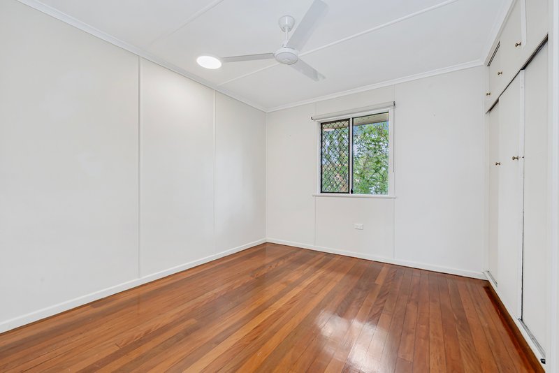 Photo - 15 Nichols Road, Kippa-Ring QLD 4021 - Image 8