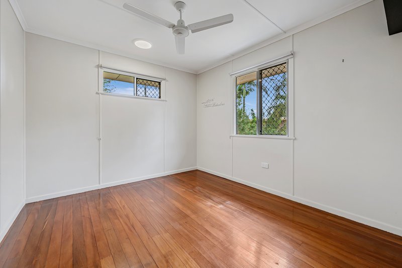 Photo - 15 Nichols Road, Kippa-Ring QLD 4021 - Image 9