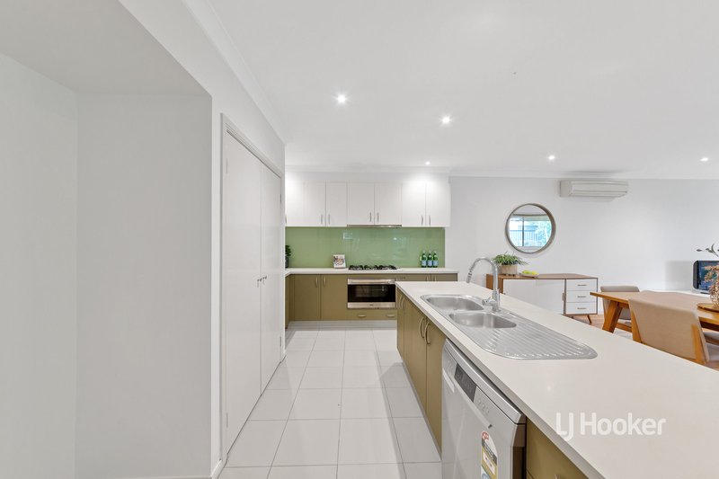 Photo - 15 Nigella Drive, Point Cook VIC 3030 - Image 5