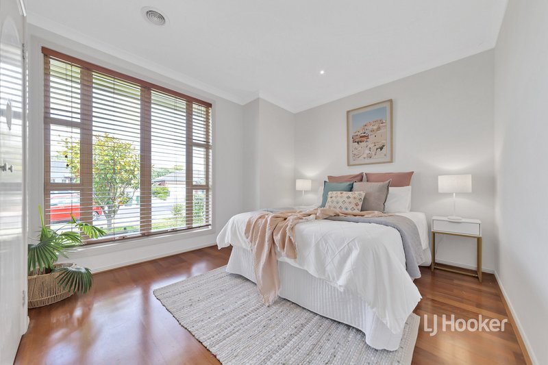 Photo - 15 Nigella Drive, Point Cook VIC 3030 - Image 12