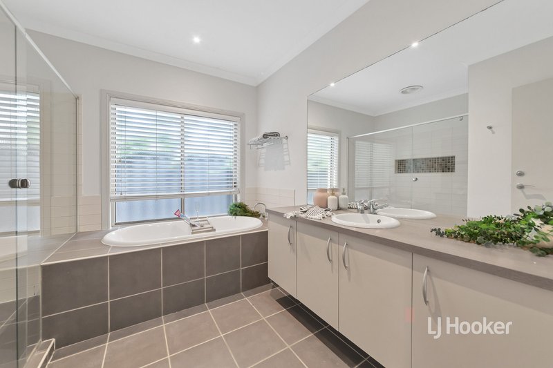 Photo - 15 Nigella Drive, Point Cook VIC 3030 - Image 15