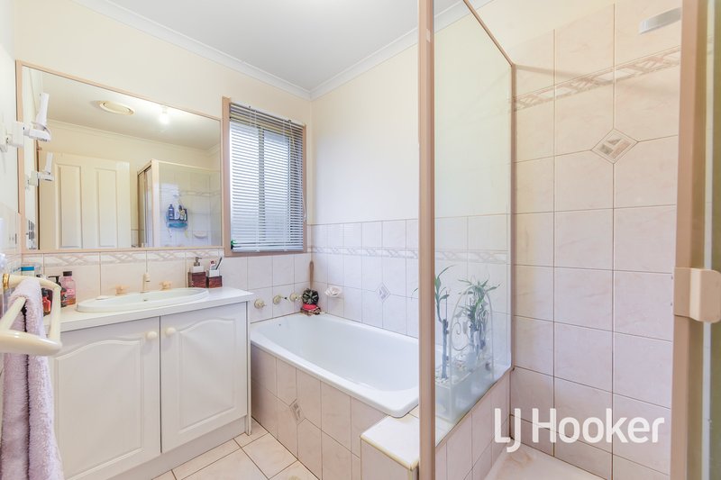 Photo - 15 Nimbus Court, Hampton Park VIC 3976 - Image 11