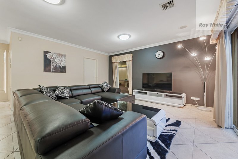 Photo - 15 Ninnis Court, Roxburgh Park VIC 3064 - Image 12