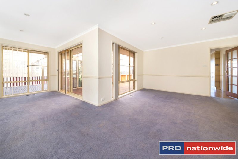 Photo - 15 Noble Close, Ngunnawal ACT 2913 - Image 2