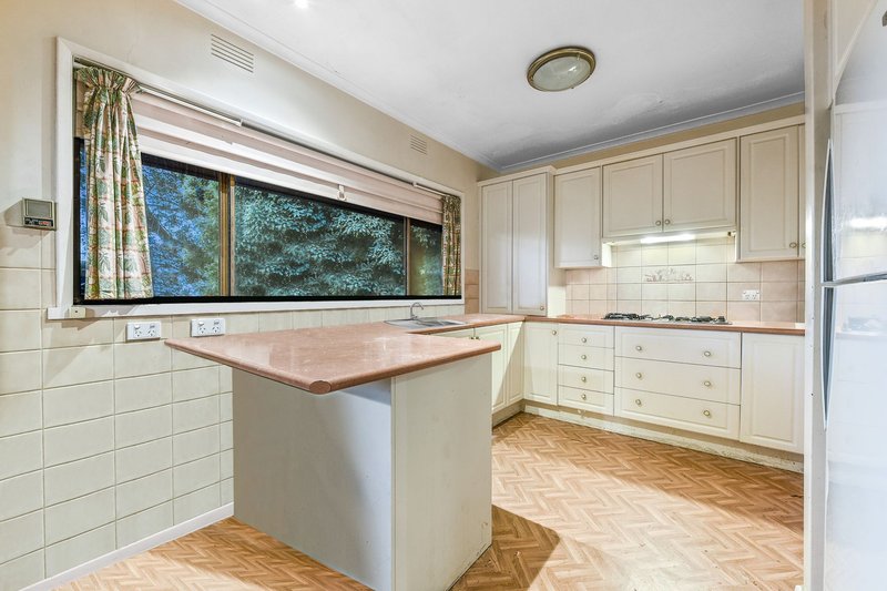 Photo - 15 Norray Avenue, Mount Waverley VIC 3149 - Image 5