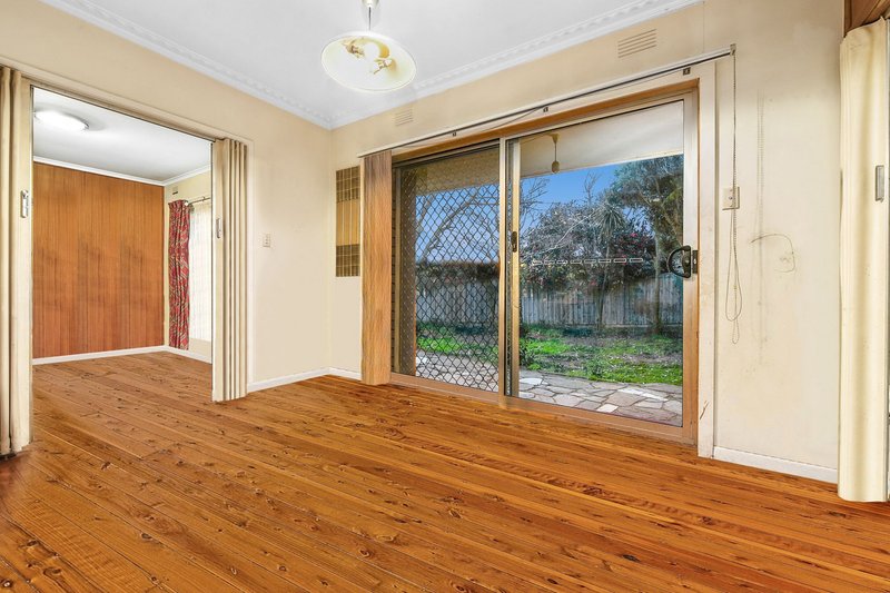 Photo - 15 Norray Avenue, Mount Waverley VIC 3149 - Image 7