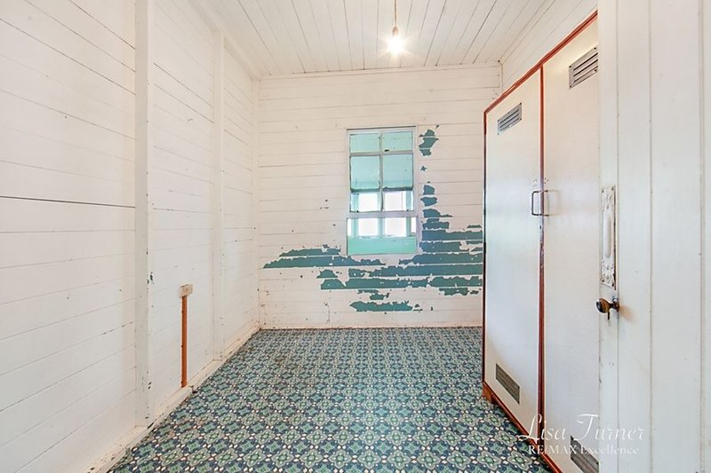 Photo - 15 Norris Street, Hermit Park QLD 4812 - Image 7