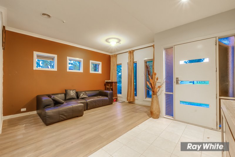 Photo - 15 Nottingham Crescent, Tarneit VIC 3029 - Image 2