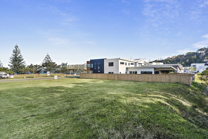 Photo - 15 Oceanfront Drive, Sapphire Beach NSW 2450 - Image 2