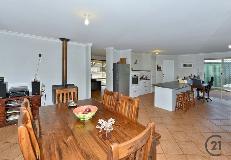 Photo - 15 Ombersley Way, Coodanup WA 6210 - Image 7