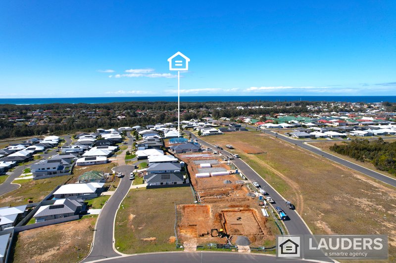 Photo - 15 Ondaroo Crest, Old Bar NSW 2430 - Image 12