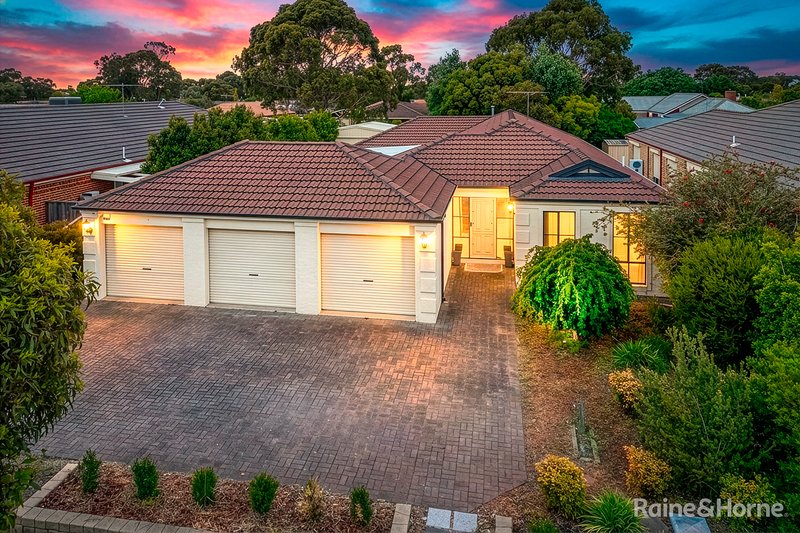 15 Orchardview Grove, Sunbury VIC 3429