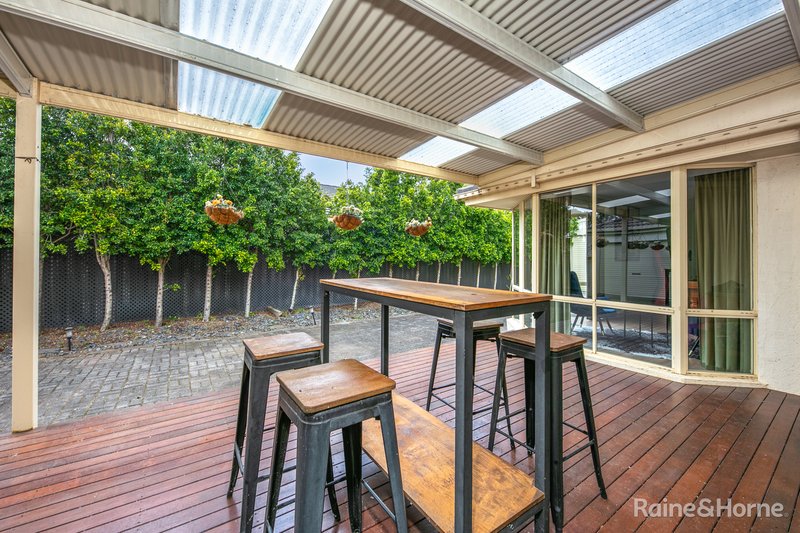 Photo - 15 Orchardview Grove, Sunbury VIC 3429 - Image 14