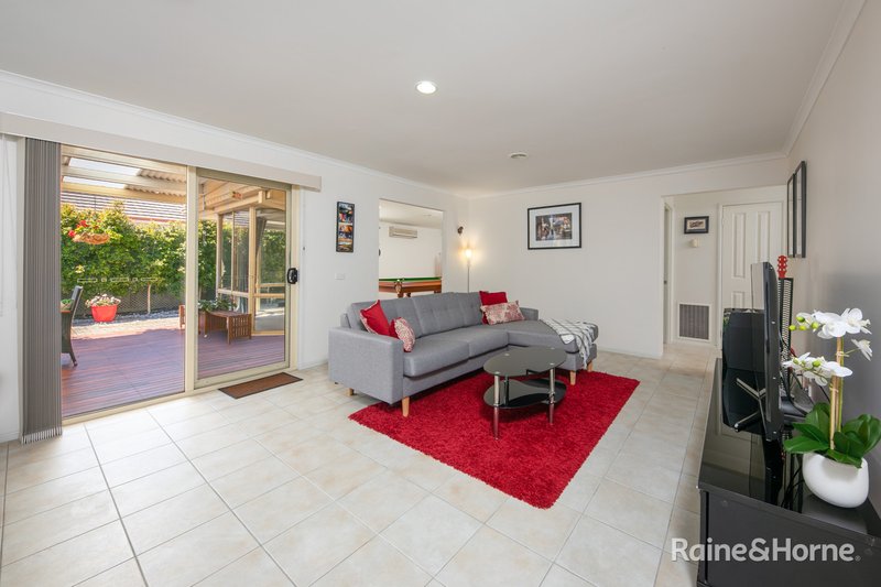 Photo - 15 Orchardview Grove, Sunbury VIC 3429 - Image 7