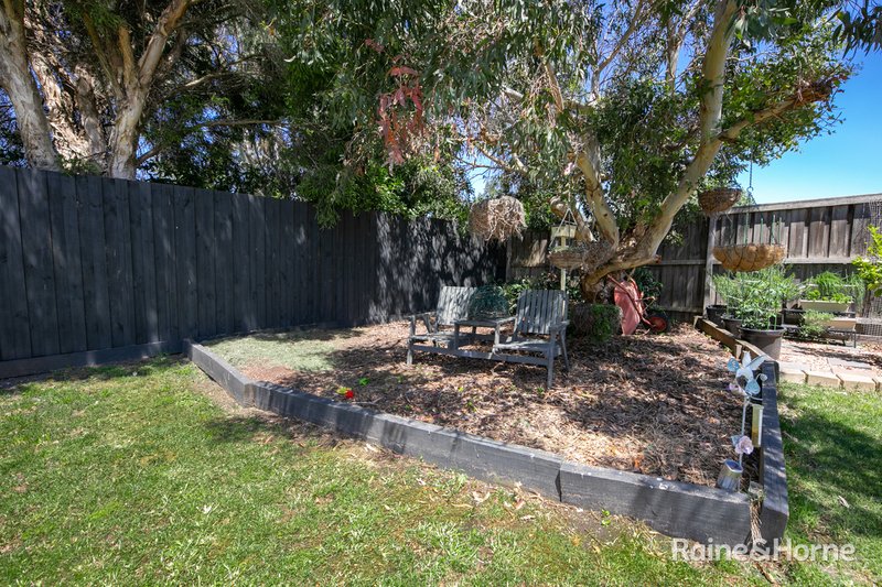 Photo - 15 Orchardview Grove, Sunbury VIC 3429 - Image 15