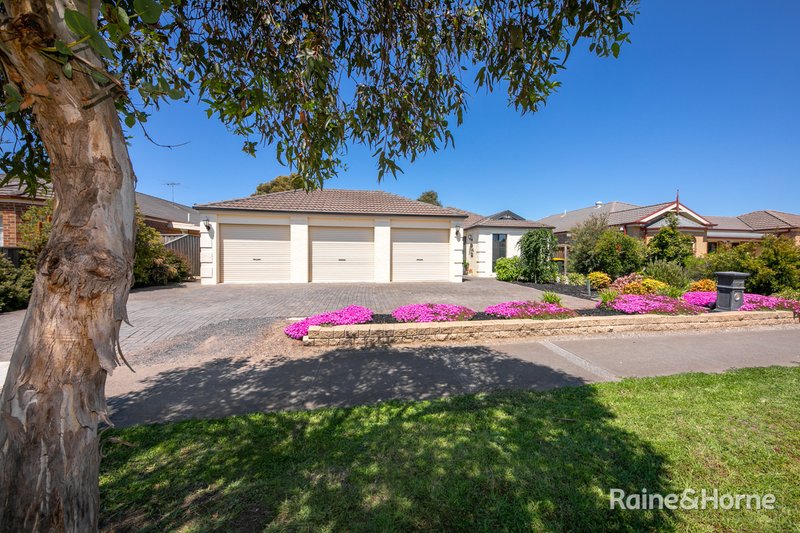 Photo - 15 Orchardview Grove, Sunbury VIC 3429 - Image 23