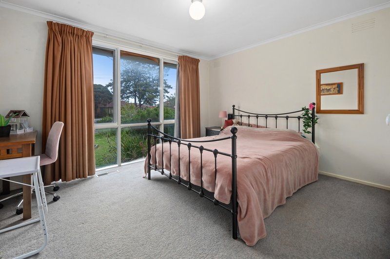 Photo - 15 Orchid Court, Lalor VIC 3075 - Image 4