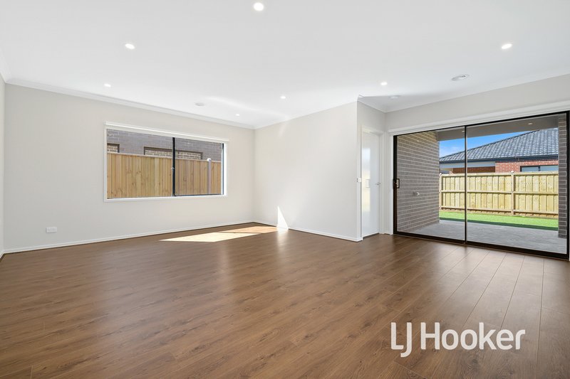 Photo - 15 Orleana Way, Clyde North VIC 3978 - Image 2