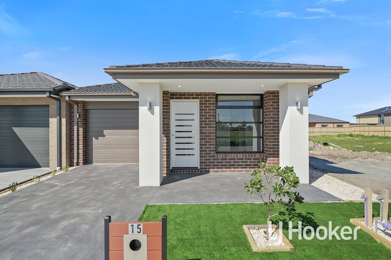 15 Orleana Way, Clyde North VIC 3978