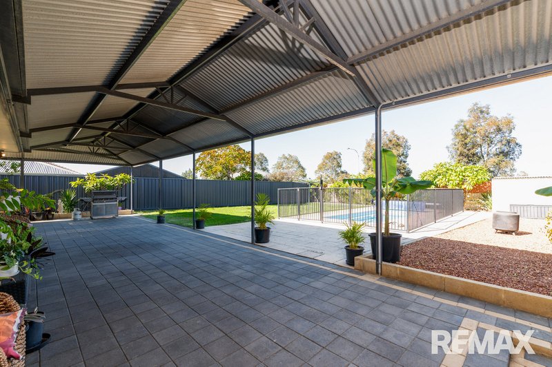 Photo - 15 Ornata Bend, Banksia Grove WA 6031 - Image 2