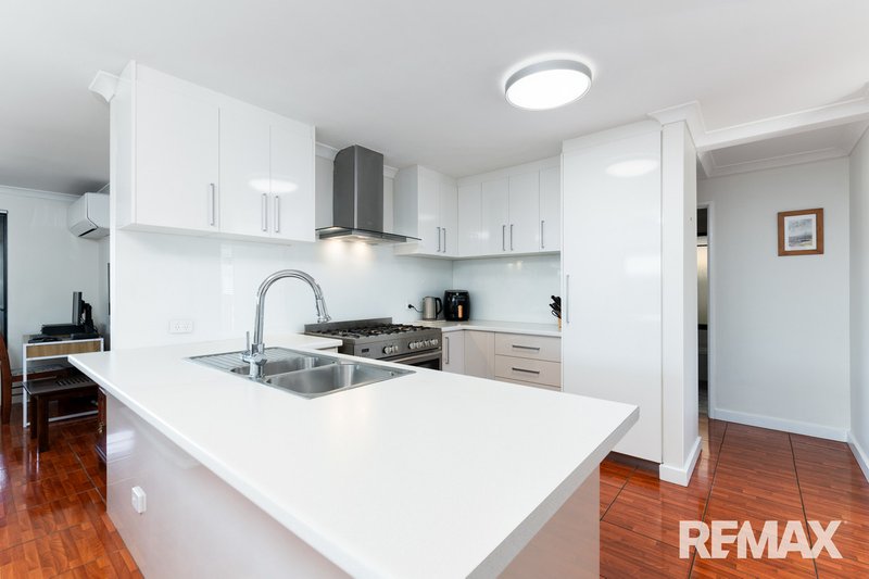 Photo - 15 Ornata Bend, Banksia Grove WA 6031 - Image 9