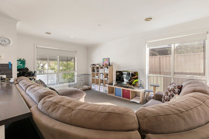 Photo - 15 Oscar Drive, Sebastopol VIC 3356 - Image 6