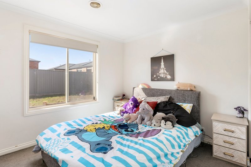 Photo - 15 Oscar Drive, Sebastopol VIC 3356 - Image 7