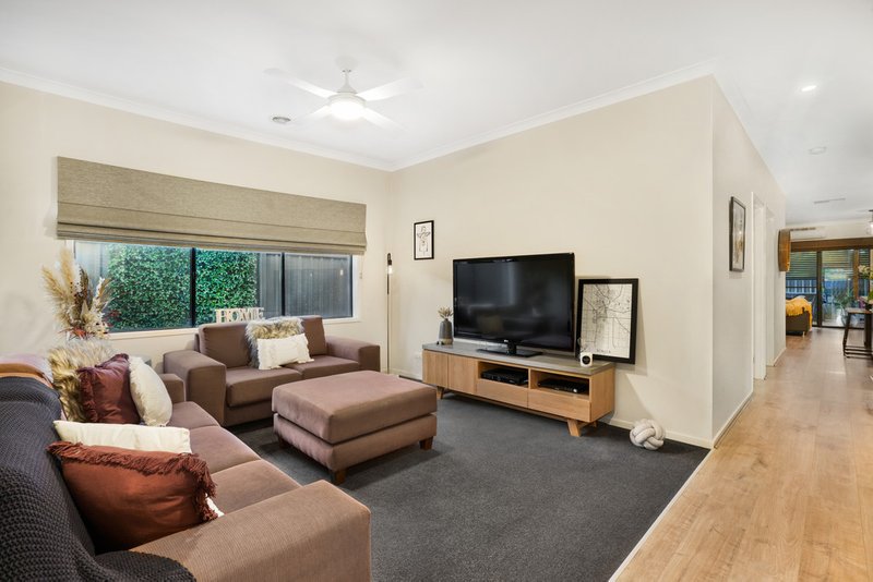 Photo - 15 Paisley Crescent, Mernda VIC 3754 - Image 4