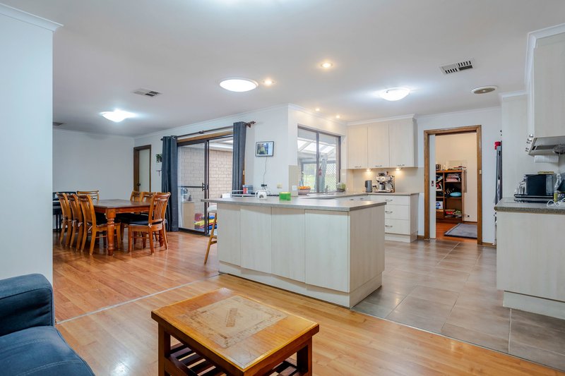Photo - 15 Pangari Drive, Fairview Park SA 5126 - Image 7