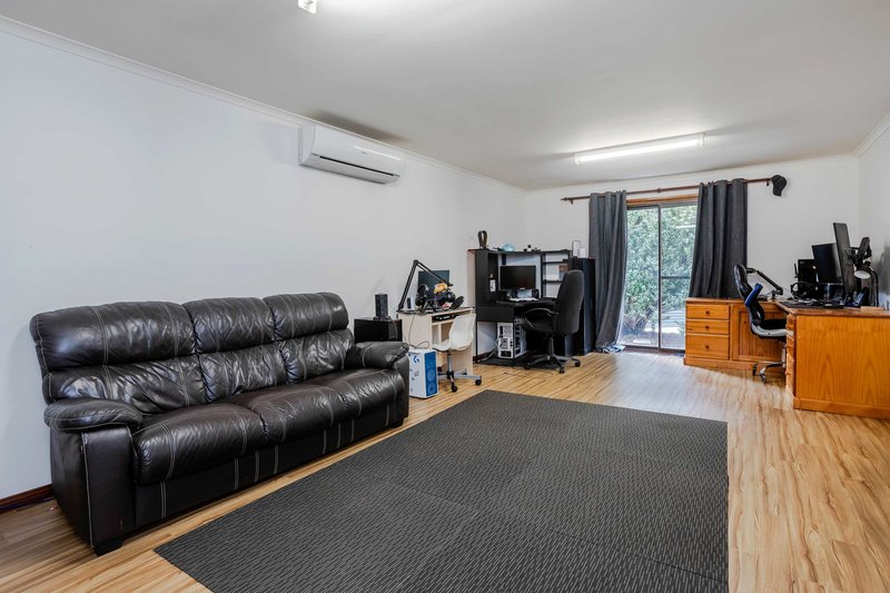 Photo - 15 Pangari Drive, Fairview Park SA 5126 - Image 11