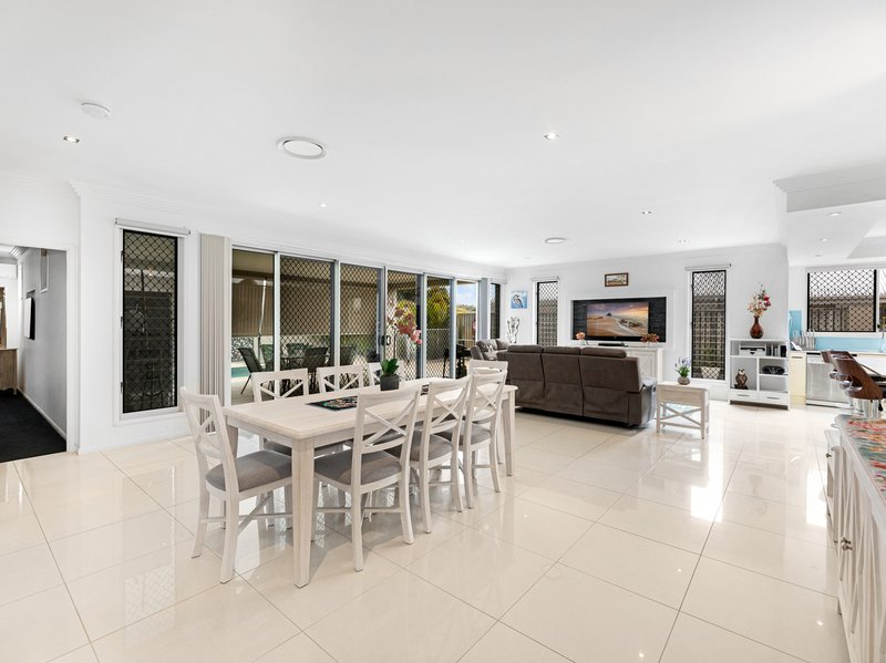 Photo - 15 Parklands Boulevard, Wondunna QLD 4655 - Image 4