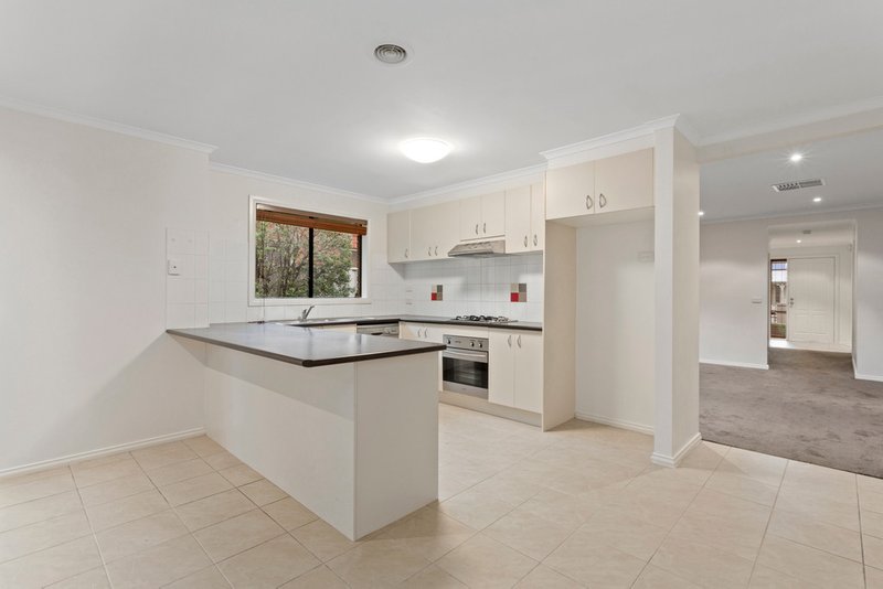 Photo - 15 Parramatta Walk, Craigieburn VIC 3064 - Image 2