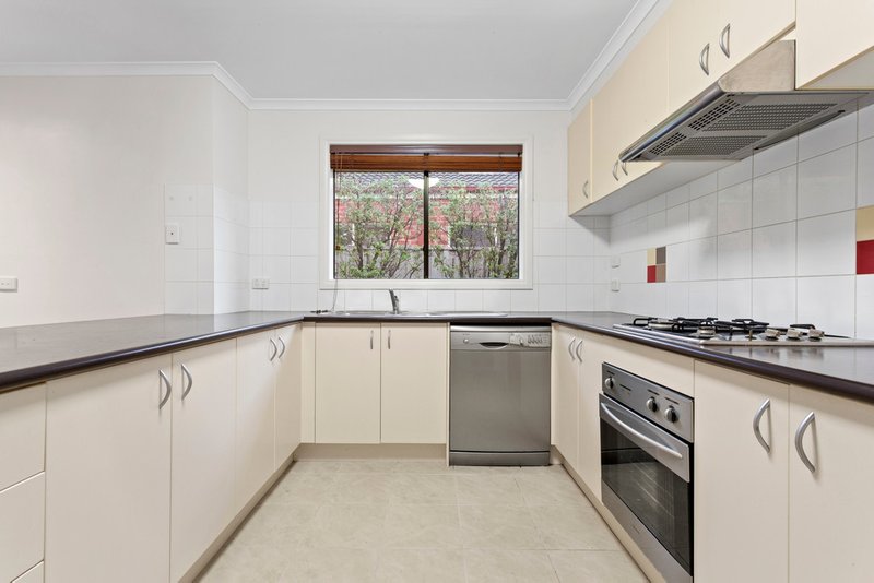 Photo - 15 Parramatta Walk, Craigieburn VIC 3064 - Image 3