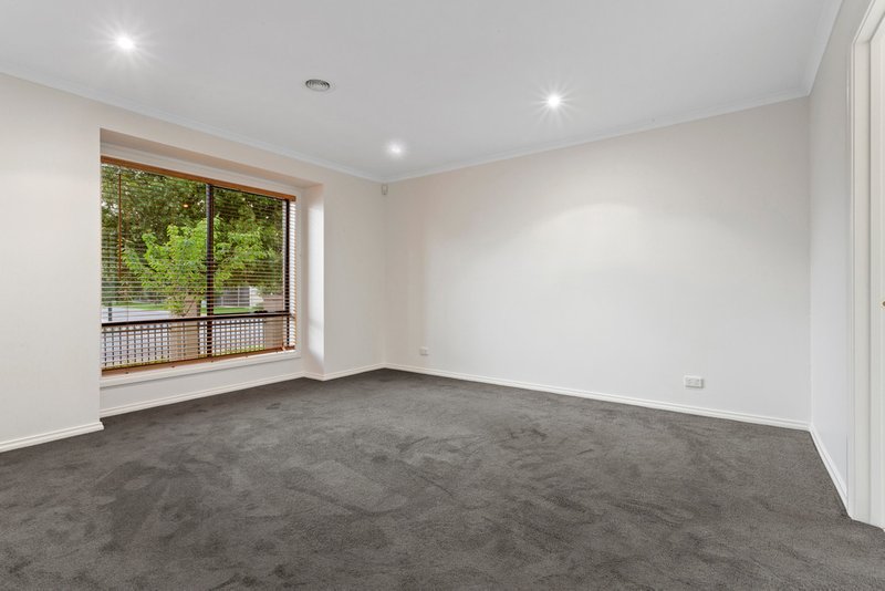 Photo - 15 Parramatta Walk, Craigieburn VIC 3064 - Image 7