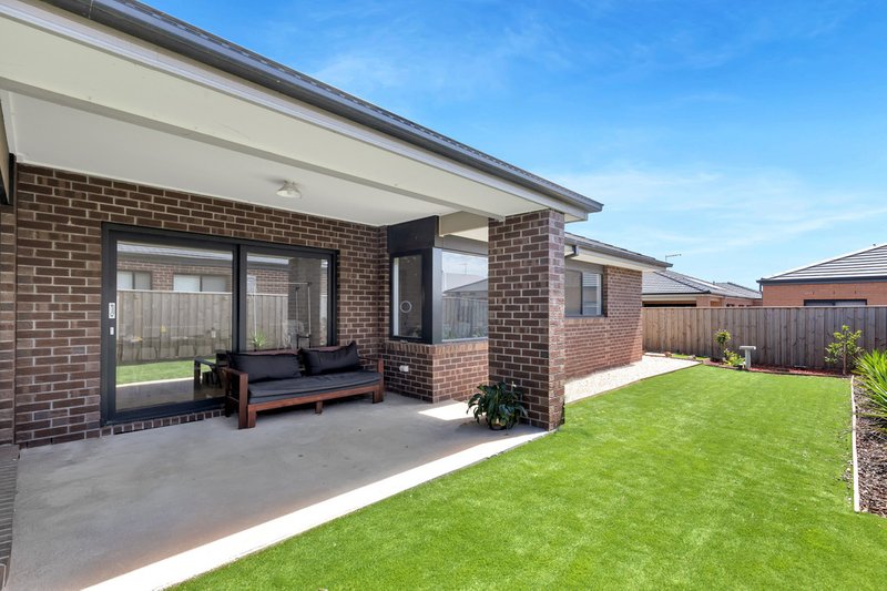 Photo - 15 Pastille Road, Manor Lakes VIC 3024 - Image 10