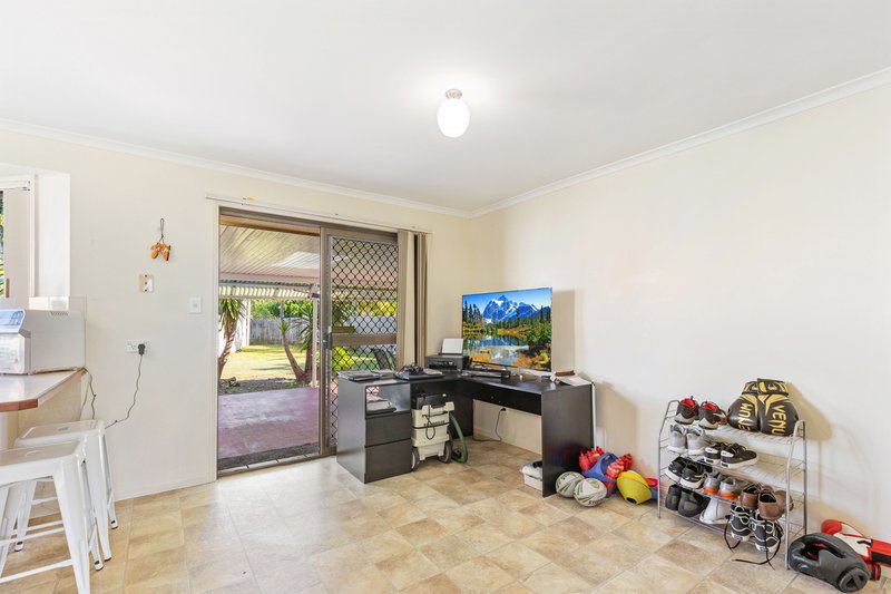 Photo - 15 Paul Drive, Point Vernon QLD 4655 - Image 11